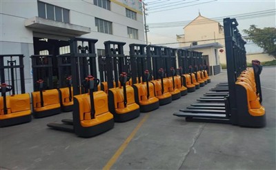 Täielikult elektriliste raadiosaatjate virnastajate eduka...